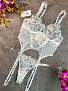 White Vintage Embroidered Lace Lingerie Set